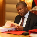 JOÃO LOURENÇO “PASSA CHEQUE ” A CUBA DE 1,8 MILHÕES DE EUROS PARA PAGAR SERVIÇOS NAS INSTITUIÇÕES DE ENSINO